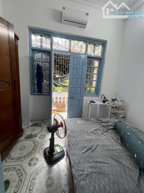 Shock! Bán nhà mặt phố Nguyễn Khang - Ngõ thông - Kinh doanh - 56m2 X 7T X MT 4M - 5
