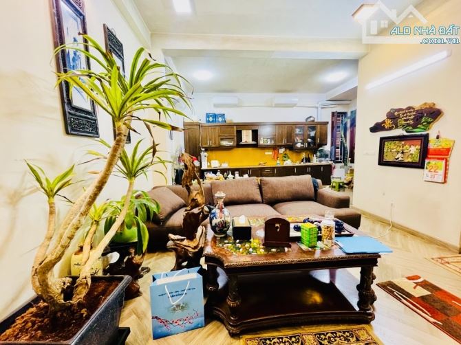 Bán Nhà Đẹp Phố Vip Hồng Tiến 💥💥💥 Mt Khủng 7m - Ô Tô Đỗ Cổng - 5