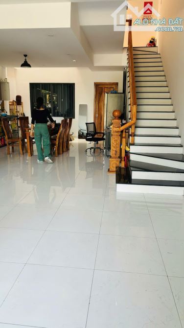 BÁN GẤP NHÀ ĐẸP 3 TẦNG KHUÊ MỸ ĐÔNG 14 - 106M2 - VIEW CÔNG VIÊN - DÒNG TIỀN 20TR/THÁNG - 5