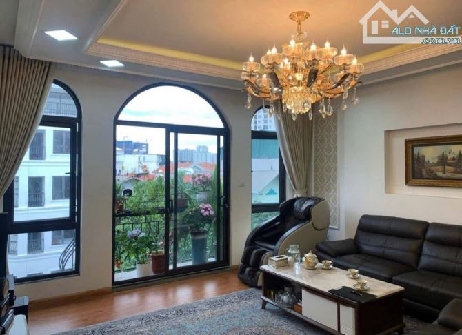 Bán tòa nhà 11 tầng - view hồ Trúc Bạch 28 phòng kinh doanh - MP Nguyễn Khắc Hiếu - 220m2 - 5
