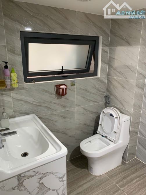 Bán nhà  hẻm 8 m 2 tầng tiện kinh doanh  DT 80 M2 chỉ 7 tỷ 950 tr  Lâm Văn Bền Quận 7 - 5