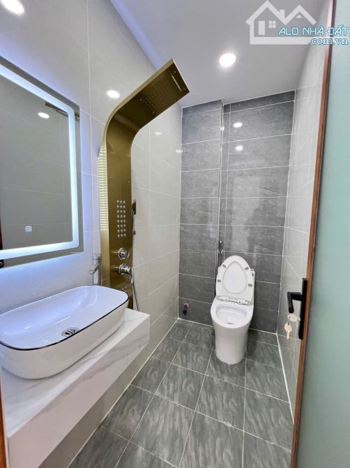 CHÍNH CHỦ BÁN GẤP NHÀ  MẶT TIỀN 2 LẦU GIÁ 1TỶ270TRIỆU - NGAY SAU LƯNG CHỢ BÌNH CHÁNH ĐANG - 5