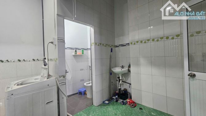 Bán nhà 1trệt 1lầu DT 80m2 TTTP Nha Trang Ngay Chợ Đầm đường ô tô 8m giá 4tỷ6 - 5