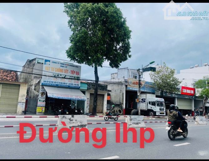 Bán nhà trung tâm thành phố nha trang  Vị trí : hẻm Lê Hồng Phong đường oto giá 3tỷ250 lh - 5
