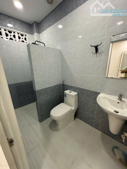 Bán nhà hẻm Chiến Lược, Bình Tân, sổ nở hậu, 77m² - 5x15.5 , chỉ 4.25 tỷ - 5