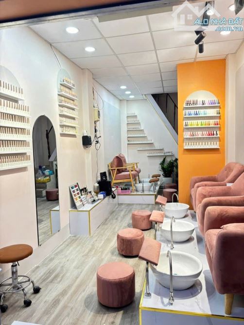 3.9 TỶ CÓ NHÀ 2T MẶT ĐƯỜNG LÊ LAI CĂN GÓC - KINH DOANH ĐỈNH - VỊ TRÍ ĐẮC ĐỊA NGAY NGÃ 4 - - 5