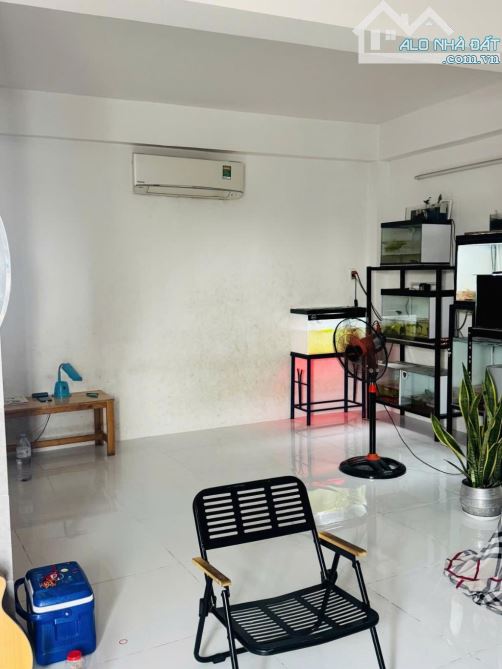 BÁN NHÀ 4 TẦNG - 4 P. NGỦ - HẺM XH - DƯƠNG THỊ GIANG - TTN , Q12 - GIÁ 6,6TỶ - 5