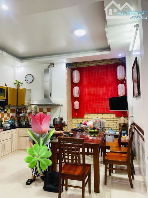 NHÀ ĐẸP PHỐ NGUYỄN CÔNG HOAN - 5T CHẮC CHẮN- 9 Phòng - Ô chờ thang máy - Yên tĩnh, dân trí - 6