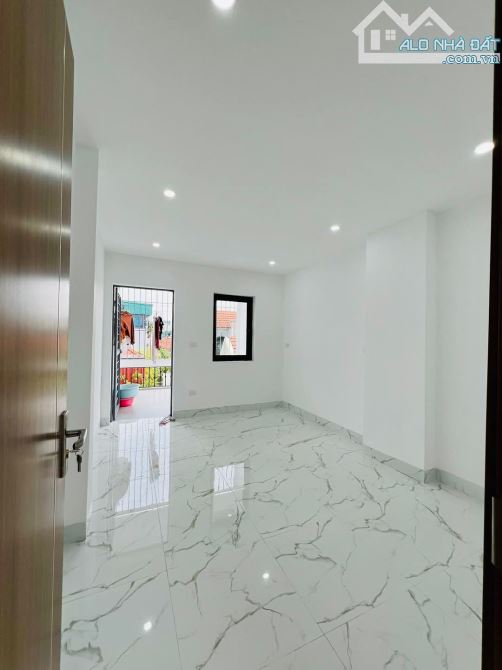 CẦN BÁN NHÀ ĐỊNH CÔNG - NHÀ ĐẸP LÔ GÓC - XÂY MỚI  - Ô TÔ ĐỖ SÁT CỬA - TẶNG NỘI THẤT - 6