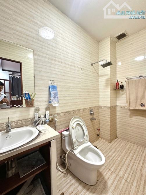 Bán nhà ngang 6m bề thế- HXH gần trục Phan Đăng Lưu Phú Nhuận- 5 tầng mới cứng ở ngay - 6