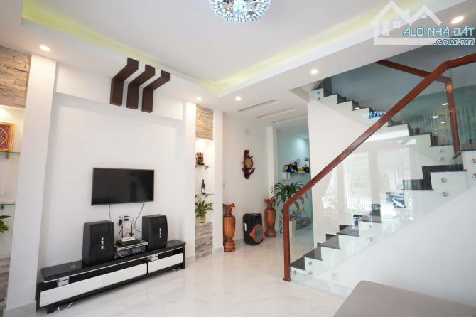 Nhà trung tâm Đà Lạt P2 75m2 ngang 5m 4 tầng HĐ thuê 15tr/tháng - 6