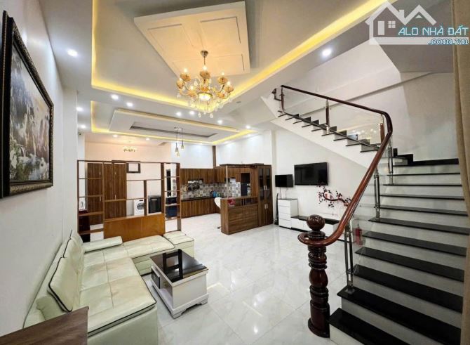 Nhà Lê Hồng Phong P4 80m2 ngang 6m 5 tầng cách chợ Đà Lạt chỉ 1,5km - 6