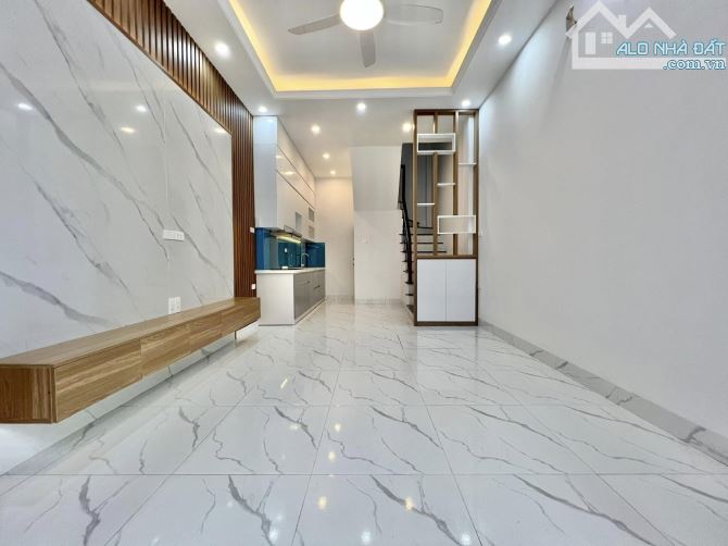 BÁN GẤP CĂN NHÀ RẺ NHẤT BẮC TỪ LIÊM,KHU GẦN TRƯỜNG CHỢ RẤT TIỆN CHỈ 4X TỶ NHÀ,30m2-5 tầng, - 6