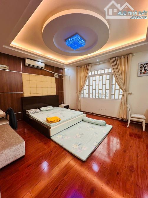 Định cư gấp bán Biệt thự Phú Nhuận, dt: 8m x 20m, 4 tầng, nội thất hiện đại, Giá chỉ 22 tỷ - 6