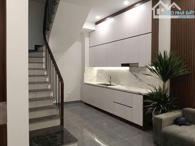BÁN NHÀ Ngõ 245 Lạc Long Quân, Cầu Giấy DT 48m, 4 Tầng, MT 5,2m, G.iá. 10,3 tỷ - 6