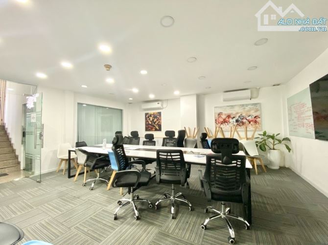 TOÀ NHÀ VĂN PHÒNG 7 TẦNG - 6M x 15M - CHO THUÊ 120TR/THÁNG - SÁT MẶT TIỀN NGUYỄN KIỆM - 6