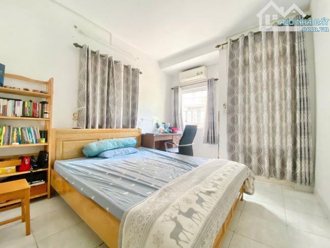 Bán nhà Phường 12 Tân Bình, Hoàng Hoa Thám, căn góc 3 tầng hẻm 10m, giá chỉ 12 tỷ - 6