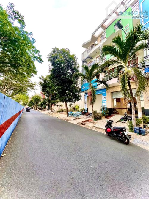 Bán nhà mặt tiền đường số Phạm Hữu Lầu, Quận 7, DT 5x18,5m. Giá 13,8 tỷ - 6
