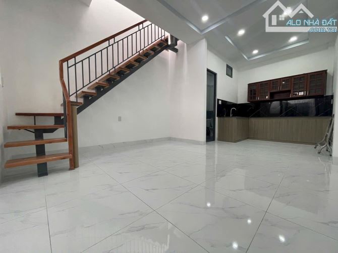 Bán nhà hẻm 2/4 phường vạn thạnh . Cạnh ngân hàng BIDV. Giá 2 tỷ 450 - 6