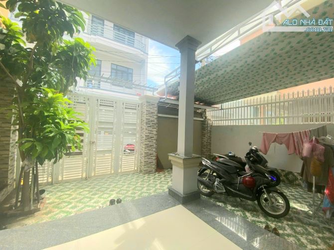 NHÀ CÓ GARA ÔTÔ  CÁCH BIỂN 1,2KM GIÁ RẺ THÀNH PHỐ NHA TRANG - 6