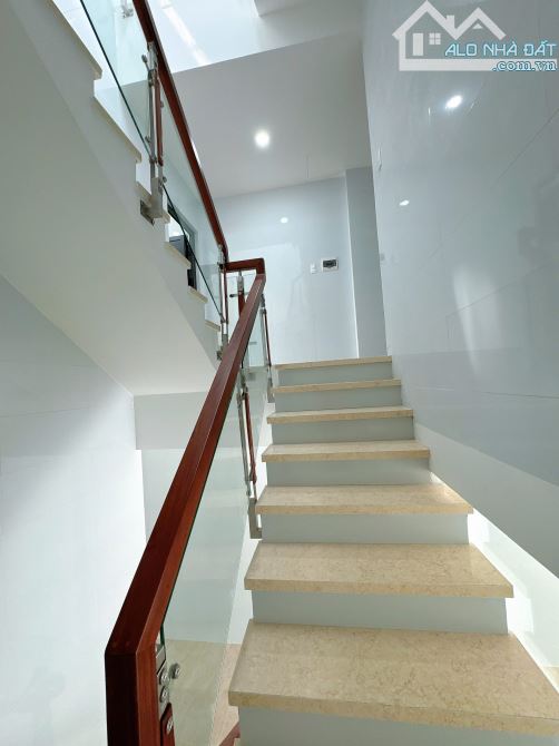 Cho thuê nhà mới khu đô thị Hưng Phú,đối diện  tòa nhà 6 Sở - 6