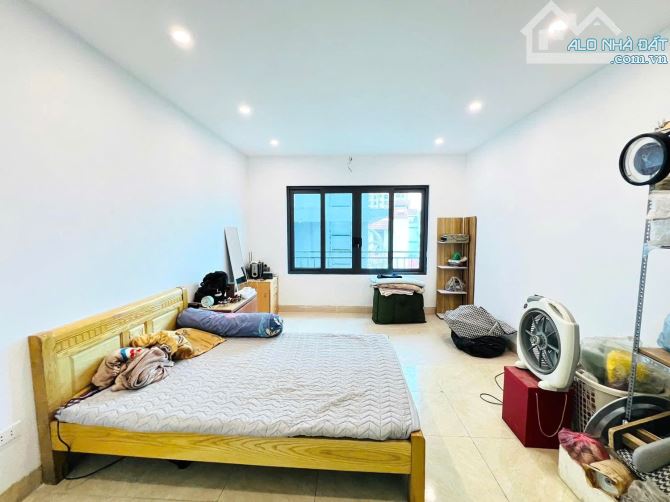 Trịnh Đình Cửu - 6 tầng dân xây - Lô góc - 10 m ra mặt phố - Full nội thất - Ở ngay. - 6