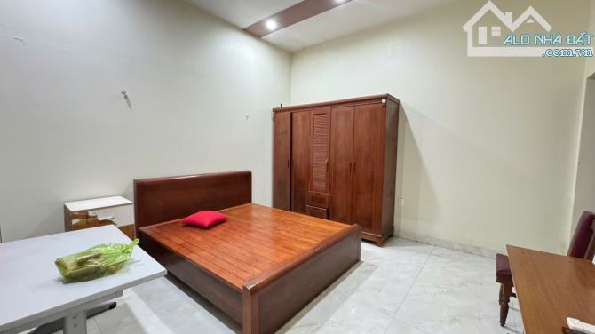 Bán biệt thự mặt đường Tuyến 2 Lê Hồng Phong - DT 170m - Mt 9m - Giá Tốt - 6