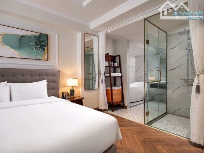 Bán khách sạn mặt phố Hàng Gai 145m2 x 9 tầng, MT 7m, 30 phòng, Giá 402 tỷ CT 500 triệu/th