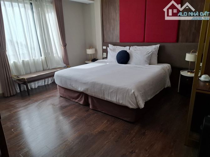 Bán khách sạn mặt phố Hàng Gai 170m2 x 10 tầng x MT 7,2m - 165 tỷ - cho thuê 2,2 tỷ/tháng