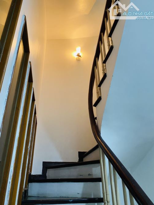 NHÀ ĐẸP PHỐ NGUYỄN CÔNG HOAN - 5T CHẮC CHẮN- 9 Phòng - Ô chờ thang máy - Yên tĩnh, dân trí - 7