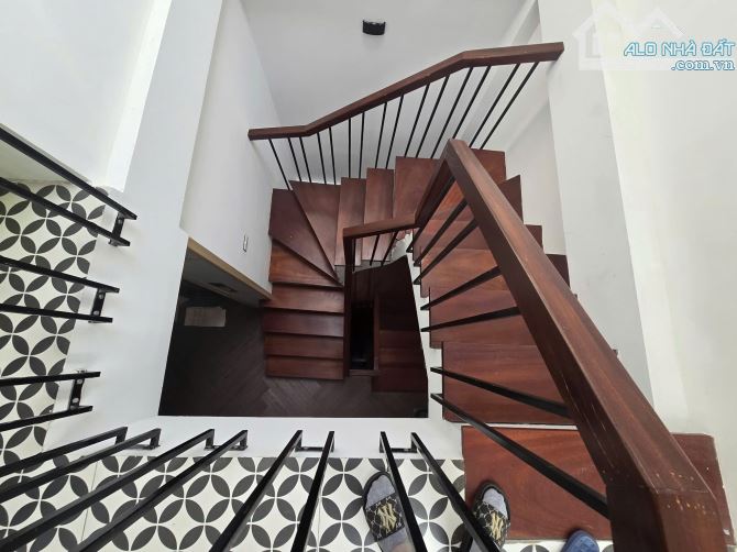 MỚI ĐẸP! Phố LÁNG HẠ 7 tầng thang máy - 47m2 - Ngõ to, gần phố - 7