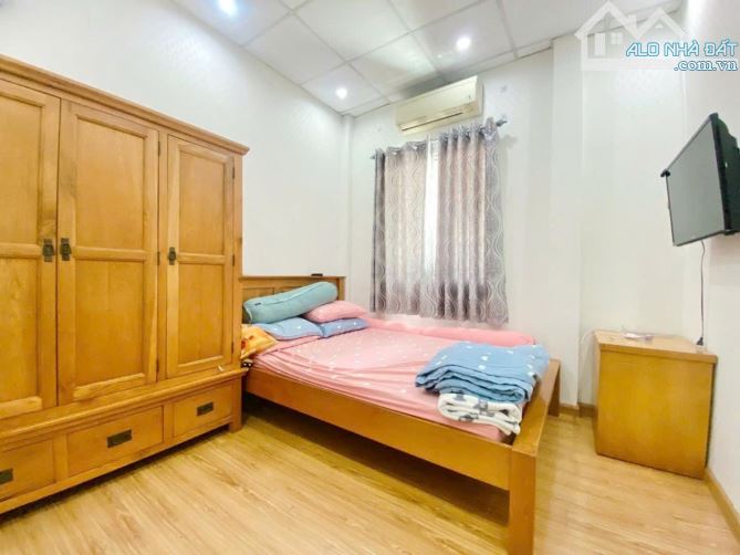 Bán nhà Phường 12 Tân Bình, Hoàng Hoa Thám, căn góc 3 tầng hẻm 10m, giá chỉ 12 tỷ - 7