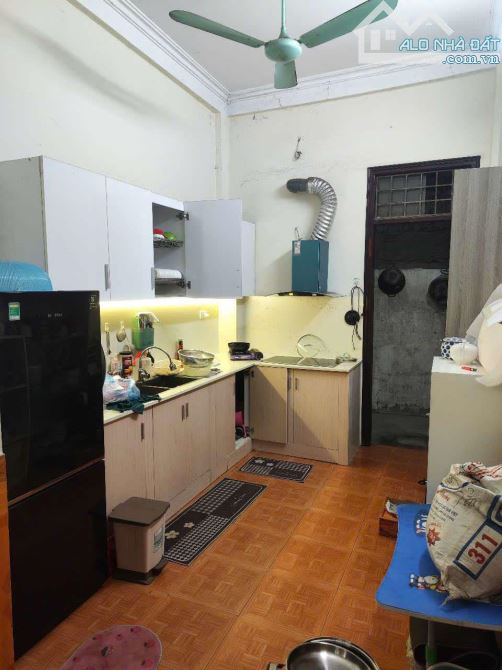 Bán nhà Kim Giang Hoàng Mai Sổ Dt28/35/37t2 . 3 Tầng . Mt3 . Giá 5tỷ8 NGÕ BA GÁC - Ô CHỜ T - 7
