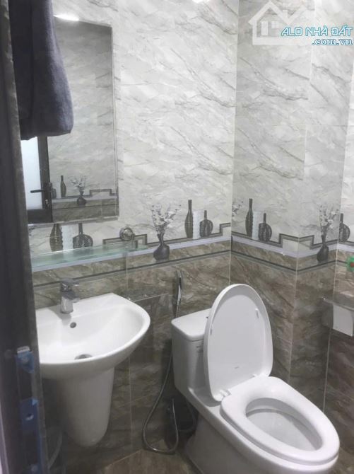 NHÀ NGUYỄN KHUYẾN - VĂN QUÁN - DT 35m2 - MT 4M - XÂY MỚI 5 TẦNG FULL ĐỒ - 10M RA KĐT VĂN Q - 7