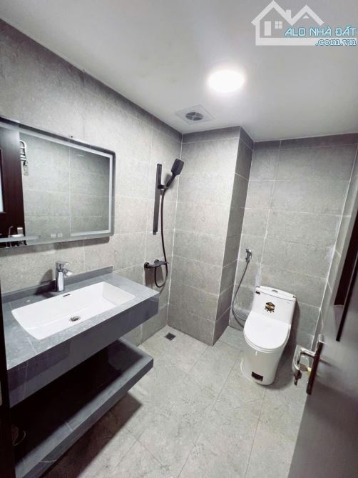 Bán căn góc chung cư sát đường Khuất Duy Tiến 82m 3 ngủ full nội thất đẹp chỉ nhỉnh 6 tỉ - 7
