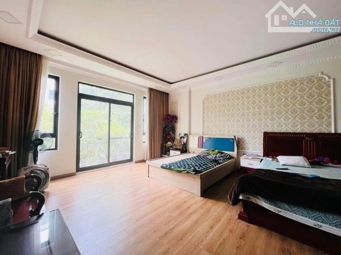 TRƯỚC NHÀ RỘNG 6M, MT 5M, GARA 2 Ô TÔ, 8 PN - 21.5 TỶ - PHÂN LÔ - 7