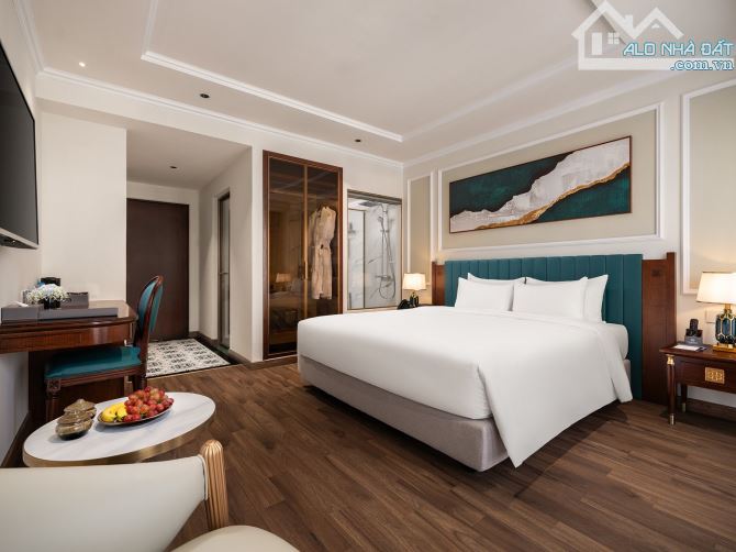 Bán khách sạn mặt phố Hàng Gai 145m2 x 9 tầng, MT 7m, 30 phòng, Giá 402 tỷ CT 500 triệu/th