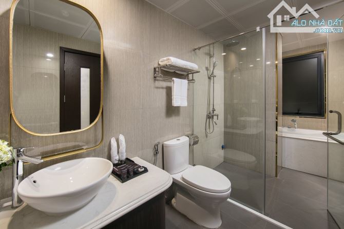 Bán khách sạn mặt phố Hàng Gai 170m2 x 10 tầng x MT 7,2m - 165 tỷ - cho thuê 2,2 tỷ/tháng