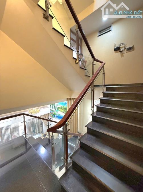 🏠 Nhà Đẹp - Lý Thường Kiệt - P.9 - Tân Bình.  🏰 Kết cấu : 5 Tầng - 6PN - 7 🚾. - 8