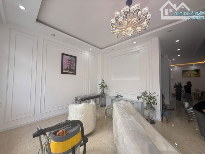 Chị Gái Gửi Bán Villa Mới Đường Mê Linh Đà Lạt 134m2 Ngang Hơn 6m Cực Có Gu Đường ÔTô 6m - 8