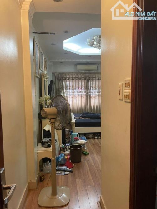 Bán nhà Trần Khát Chân 28/30m2, 5 tầng, mt 3.1m gần phố, ngõ thông, sổ đỏ đẹp. Giá 7.35 tỷ - 8