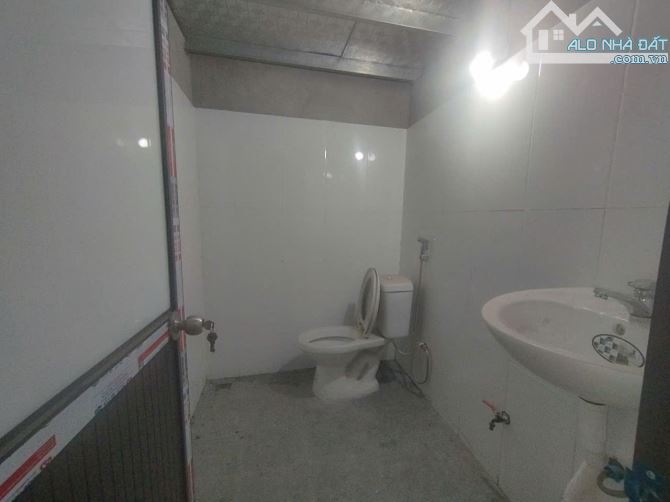 Cho thuê kho đường Kim Giang, Thanh Trì. DT 1000m2, cao 7m, dựng mới 100% chưa sử dụng. Gi - 8