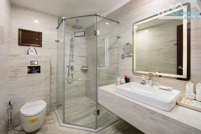 Giảm sốc 30 tỷ Bán khách sạn MP Hàng Bông 200m2 x 9 tầng MT 8m, cho thuê 1.2 tỷ/th, 170 tỷ - 9
