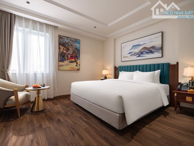 Bán khách sạn mặt phố Hàng Gai 145m2 x 9 tầng, MT 7m, 30 phòng, Giá 402 tỷ CT 500 triệu/th