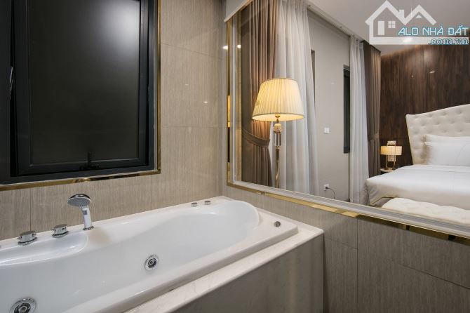 Bán khách sạn mặt phố Hàng Gai 170m2 x 10 tầng x MT 7,2m - 165 tỷ - cho thuê 2,2 tỷ/tháng