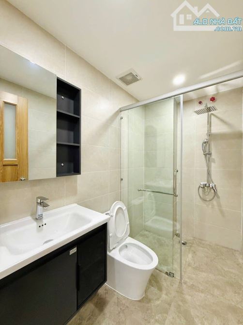 Nhà mới dọn ở liền ngay hẻm 272 Nguyễn Tiểu La, Q10 - Giá 4 tỷ 880 / 60m2(4mx15m) - 9