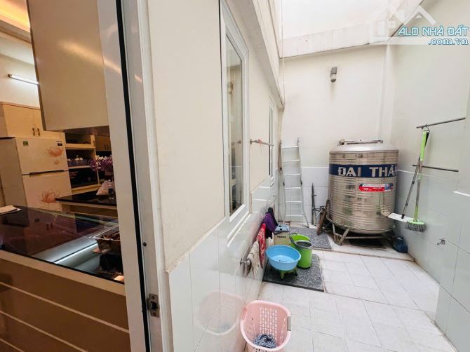 Định cư gấp bán Biệt thự Phú Nhuận, dt: 8m x 20m, 4 tầng, nội thất hiện đại, Giá chỉ 22 tỷ - 9