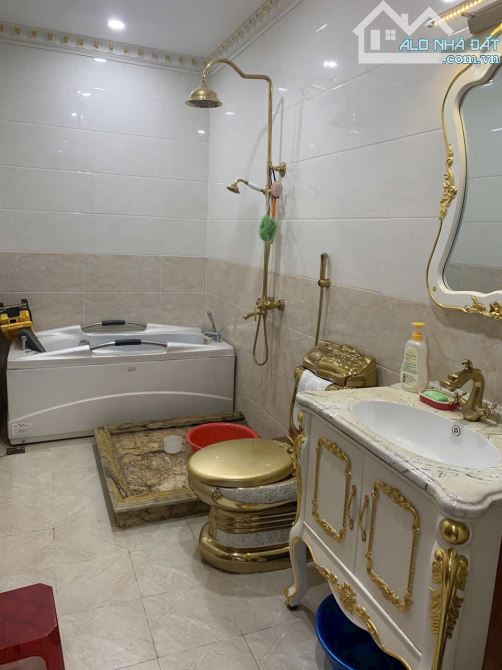 Biệt thự dát vàng trung tâm Gò Vấp - 563m2 - Hoàn công đủ - Sổ riêng - 37.9 tỷ (tl) - 9