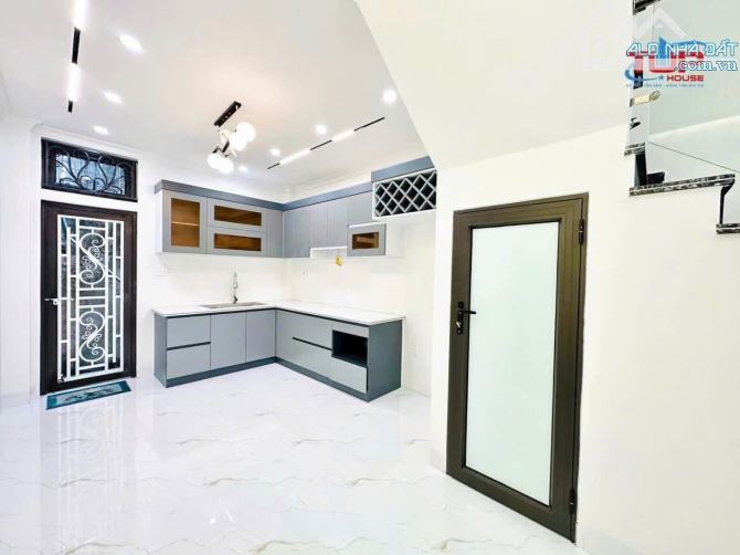 Bán nhà 4 tầng mới xây Trại Chuối, Hồng Bàng, Hải Phòng giá 3,3x tỷ  - Đường rộng 5m - 9