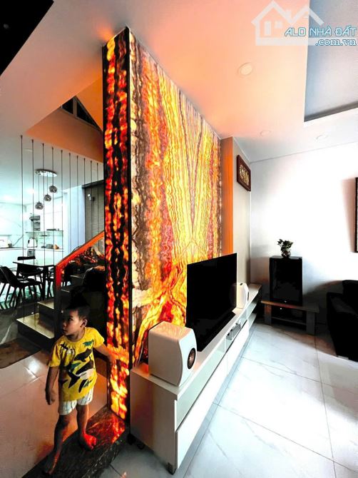 Giá cực rẻ..9,3 tỷ. Bán nhà đẹp xịn sò KDC cao cấp Văn Hoa Villa P Thống Nhất. SHR. - 9